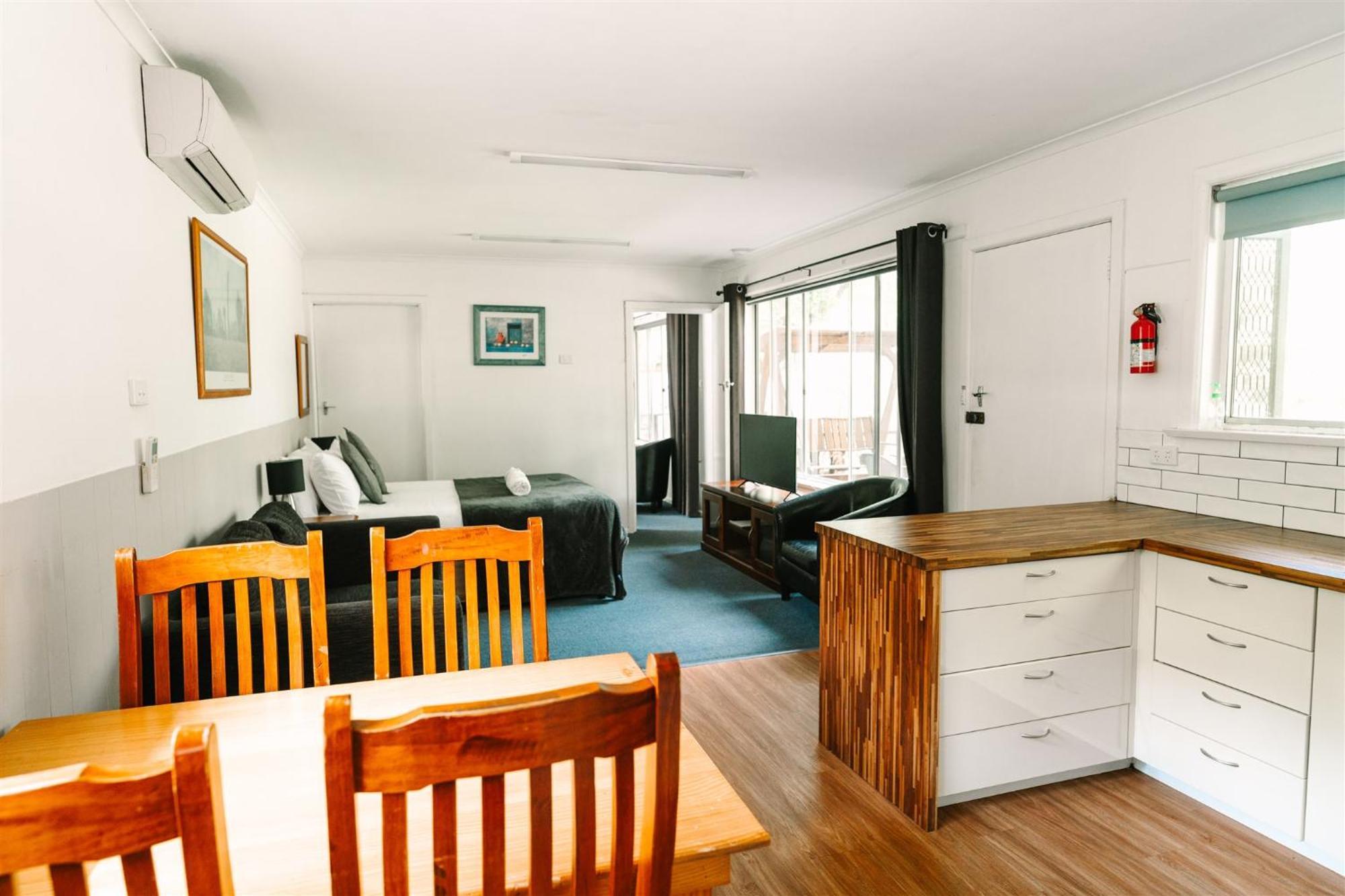 Alpine Riverside Cottages Porepunkah Luaran gambar