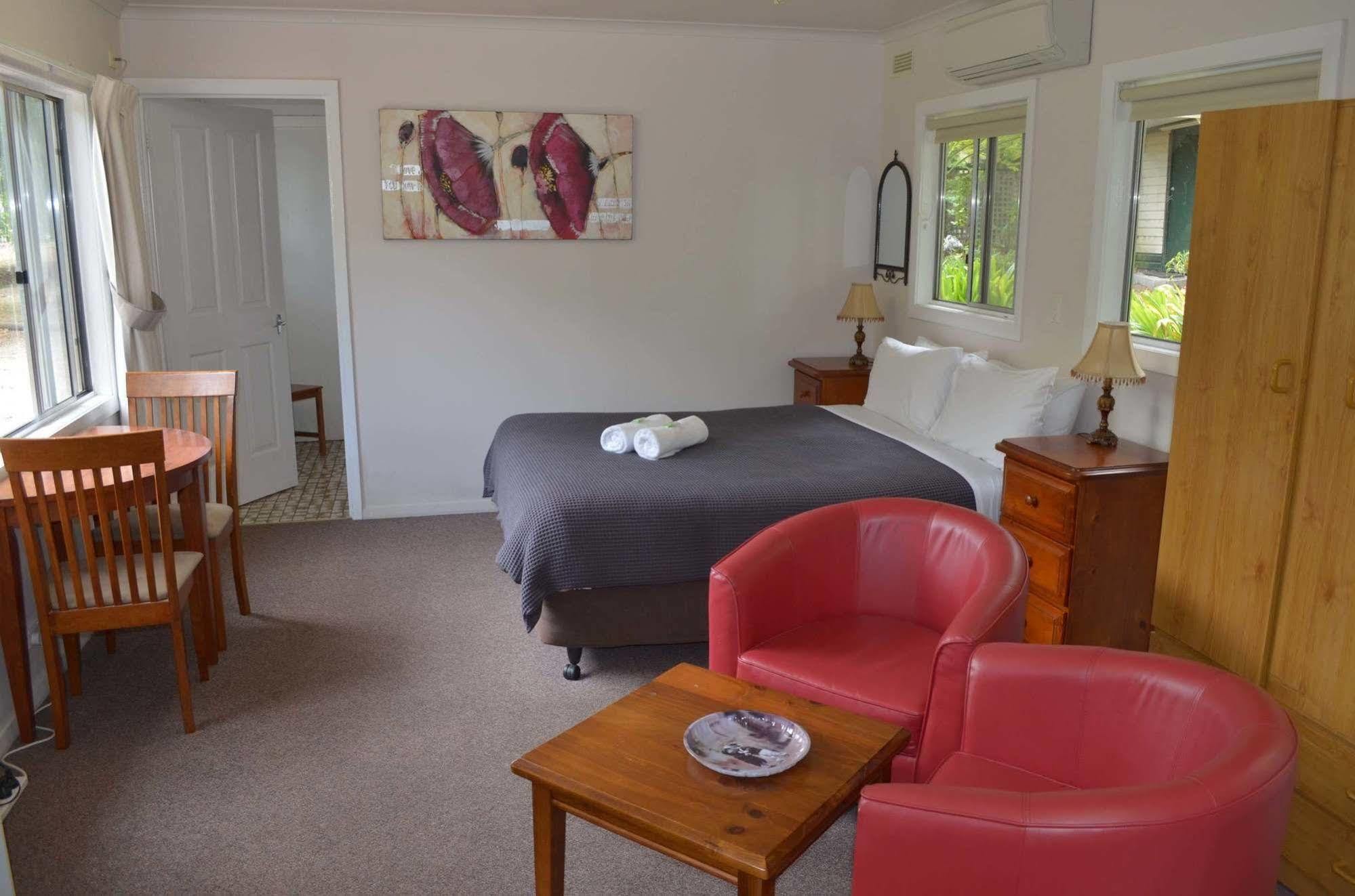 Alpine Riverside Cottages Porepunkah Luaran gambar