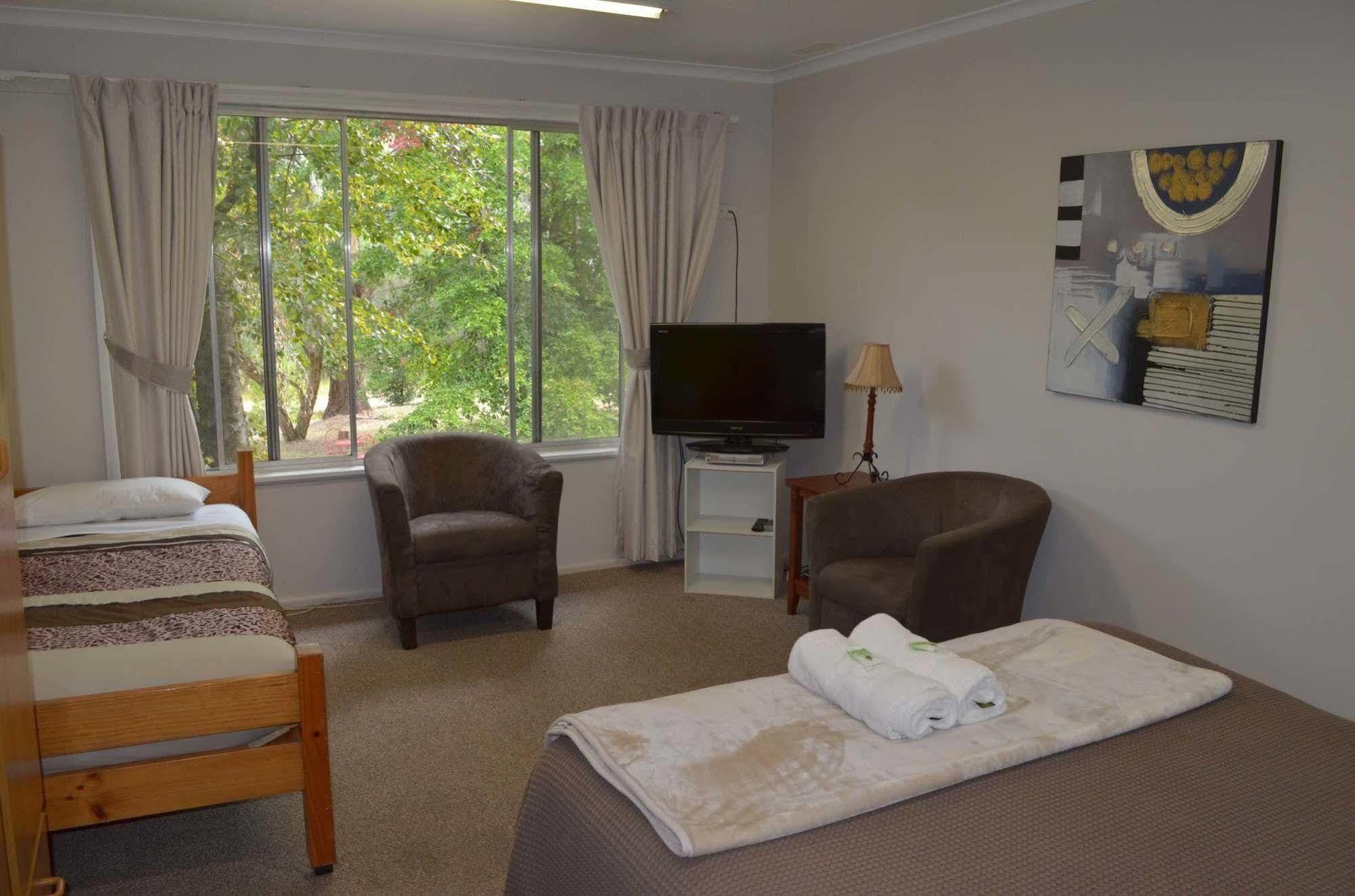 Alpine Riverside Cottages Porepunkah Luaran gambar